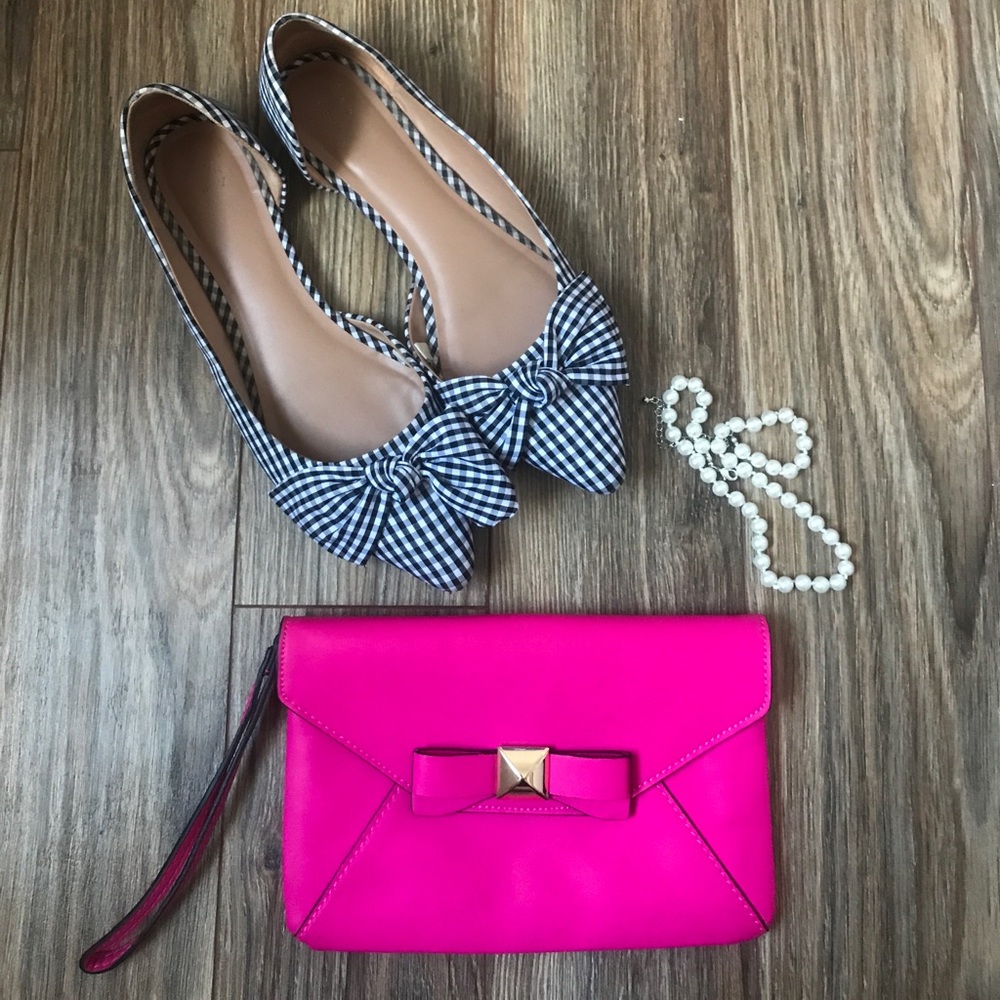 The Limited Pink Bow Wristlet 🎀